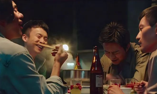 月薪4000背過萬的包，小鎮(zhèn)青年竟如此敢消費！